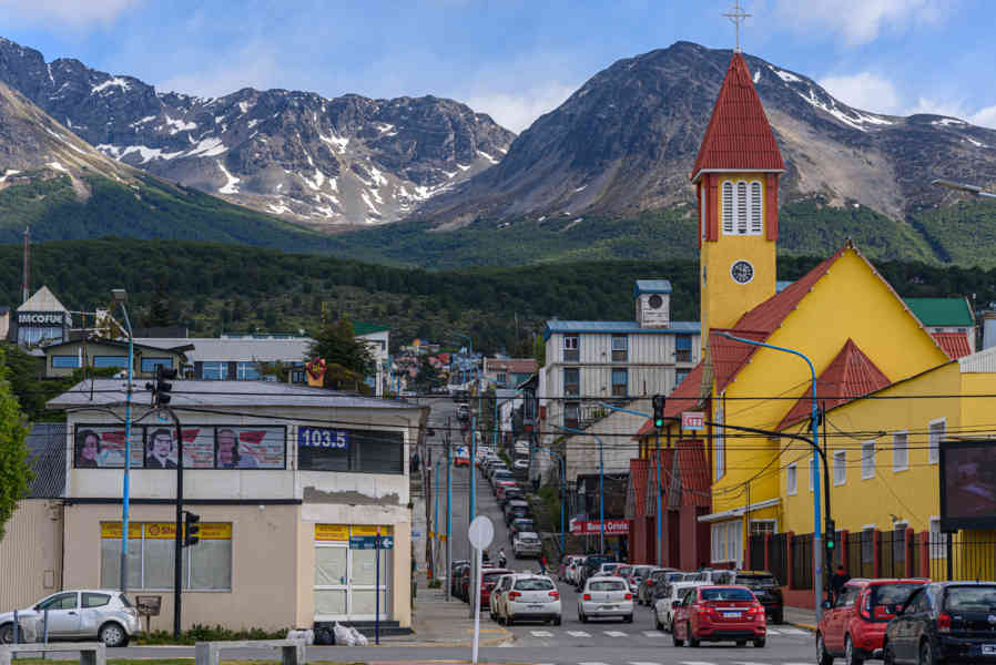 Argentina 143 - Ushuaia - Av. San Martín.jpg